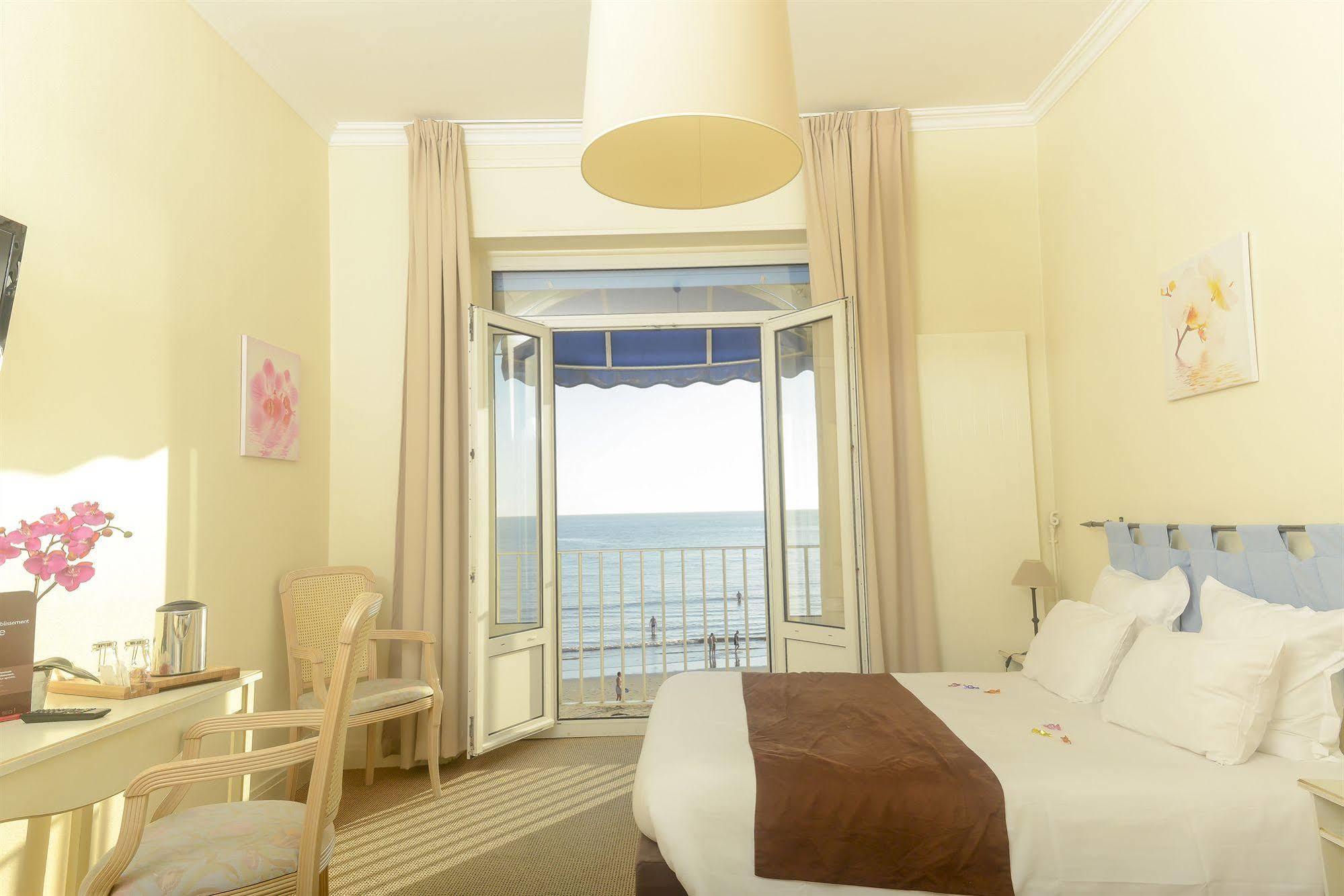 Cerise Royan - Le Grand Hotel De La Plage Exterior foto